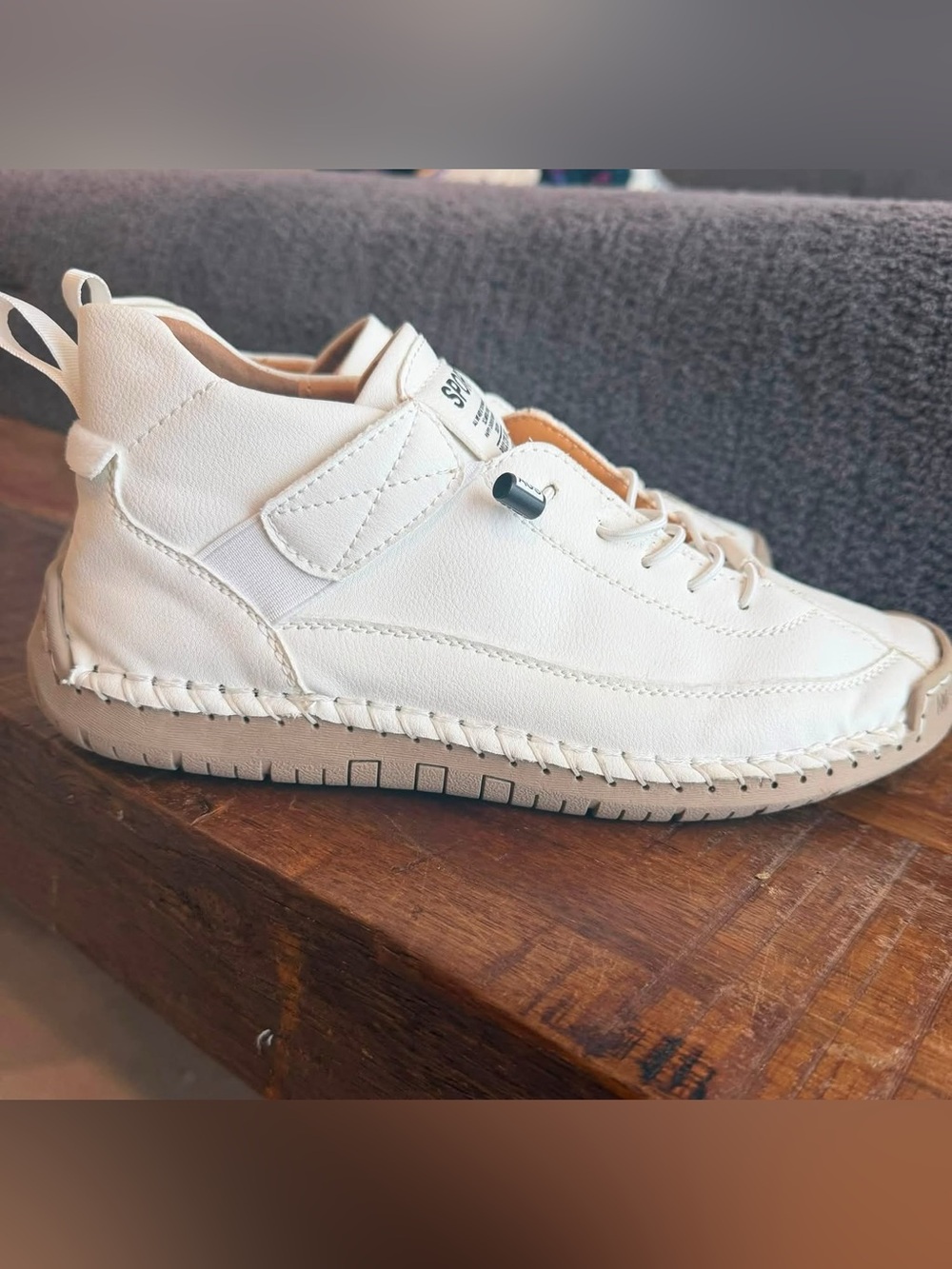 White Women’s Casual Leather Sneakers - Sporty Comfort